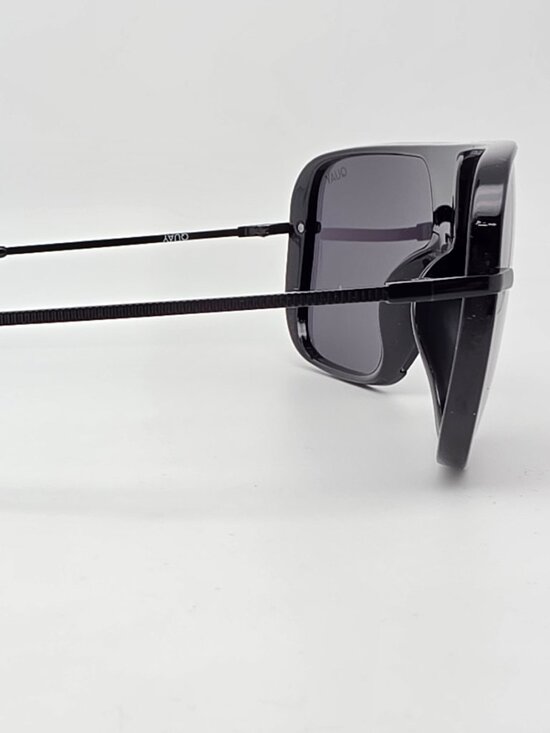 Quay Australia Take A Number Black Frame Polarized Smoke Lens Shield Sunglasses main image 10